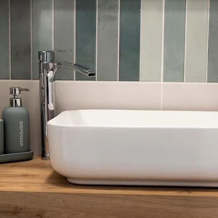 Lambrusco Monolocale Vicino Al Centro Di Universita E Policlinico Módena