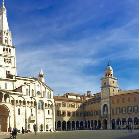Lambrusco Monolocale Vicino Al Centro Di Universita E Policlinico Módena