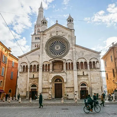 Lambrusco Monolocale Vicino Al Centro Di Universita E Policlinico Módena