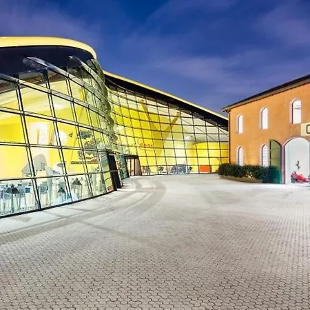 Lambrusco Monolocale Vicino Al Centro Di Universita E Policlinico *